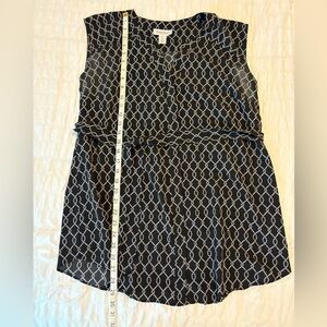 Black and White Sleeveless Maternity Top